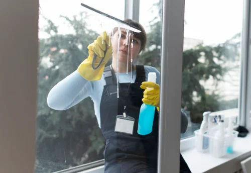 Nettoyage de vitres intérieures et extérieures à Demi-Quartier